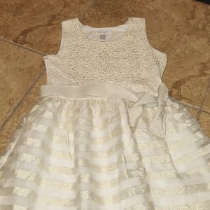Girl's gold dress